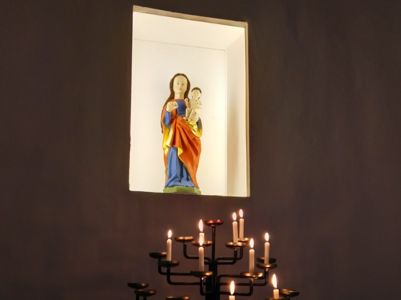 Mittelalterliche Marien-Statue in St. Marien, Lüneburg